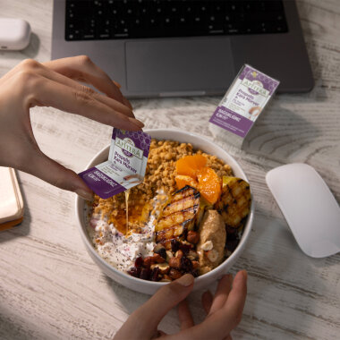 Apitera MUR Doğal Bal, C Vitamini, Kara Mürver, Yeşil Çay ve Propolis İçeren Takviye Edici 56'lı Saşe - Apitera (1)