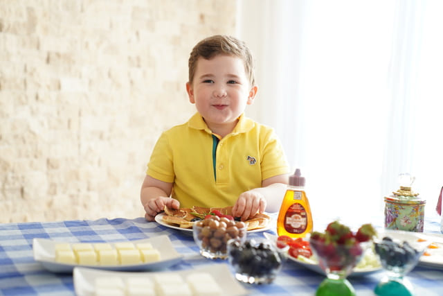 ÇOCUKLAR NE KADAR BAL TÜKETMELİDİR? BAL ÇOCUKLAR İÇİN FAYDALI MIDIR?